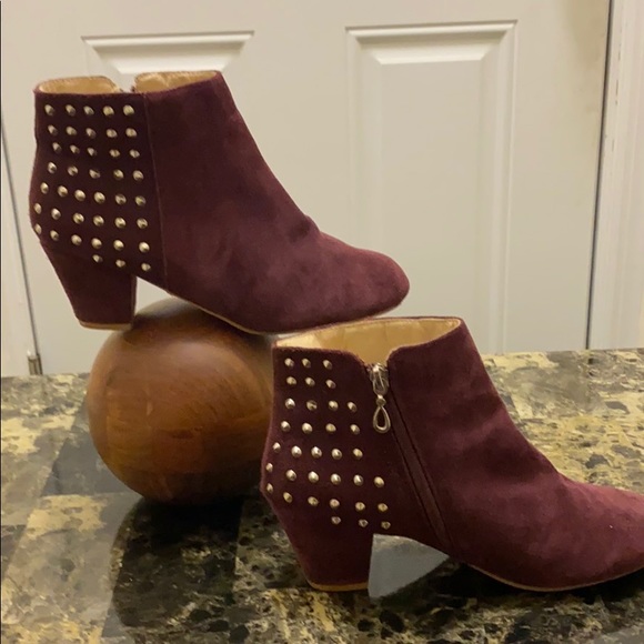 mark. Shoes - Mark by Avon Suede Style Booties EUC Size 9